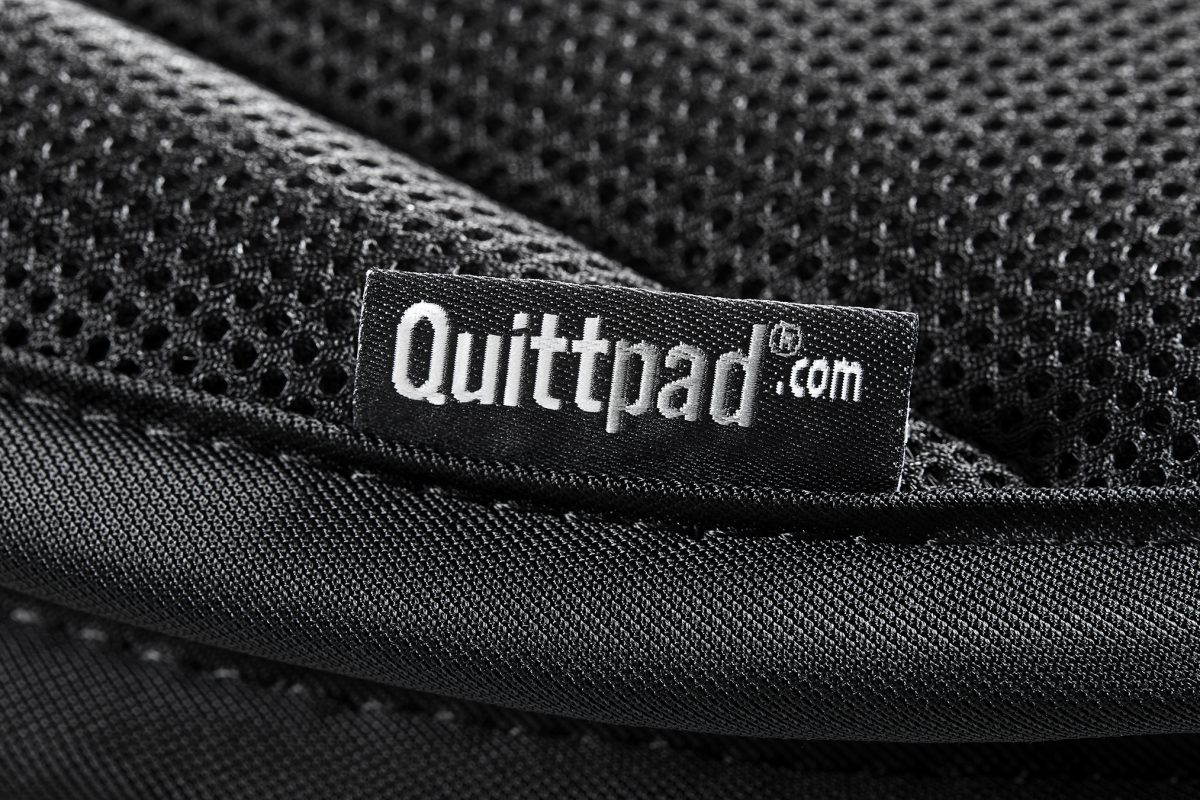 Warum sind QUITTPAD Sattelunterlagen und -gurte (fast) immer schwarz?