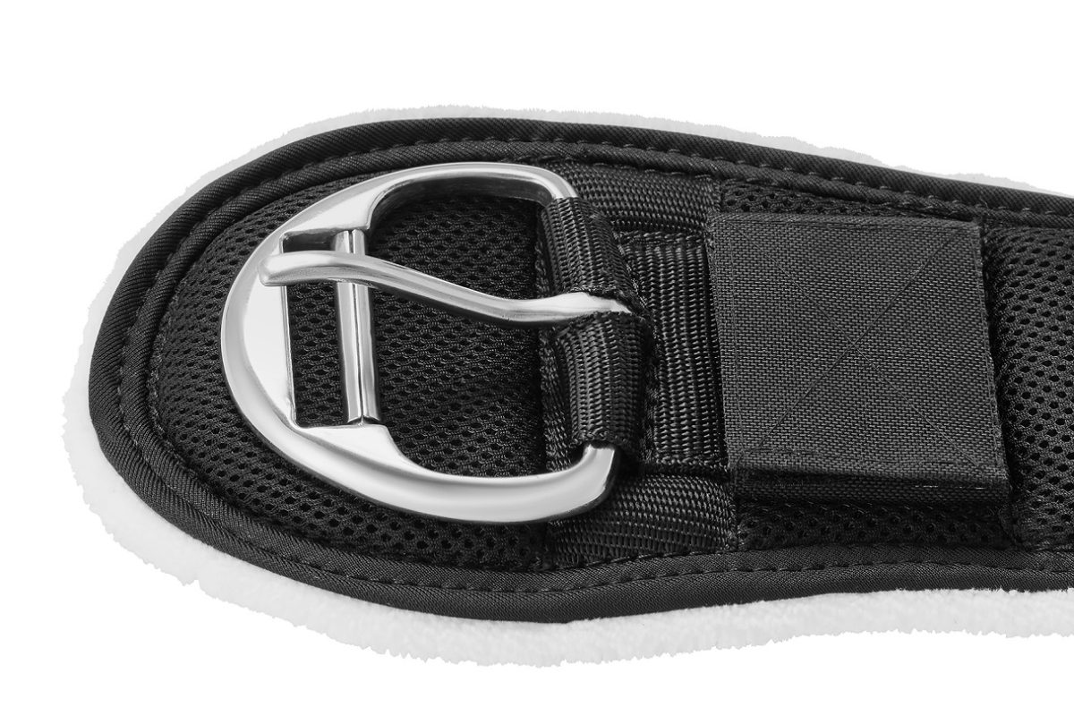Westernsattel mit Quittpad Western Sattelgurt. Edelstahlschnalle mit Komfort-Rolle.