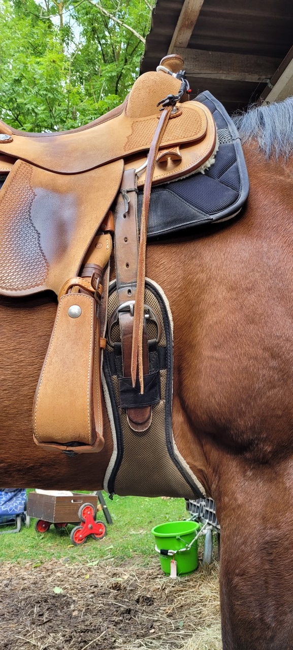 Westernsattel mit Quittpad Western Sattelgurt korrekt gurten